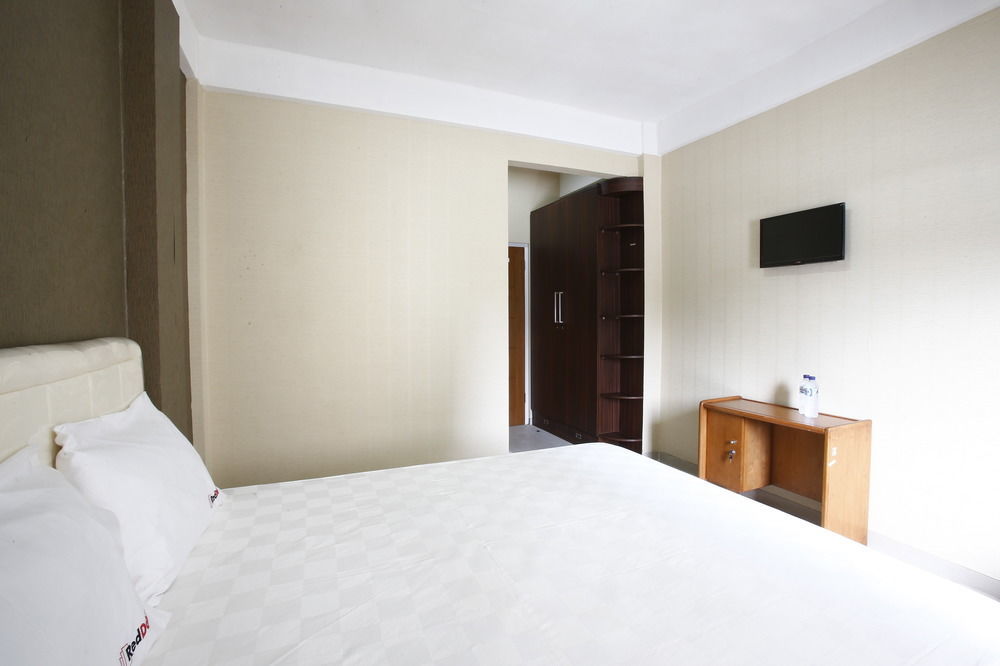Reddoorz Near Cilandak Town Square Hotel Jacarta Exterior foto